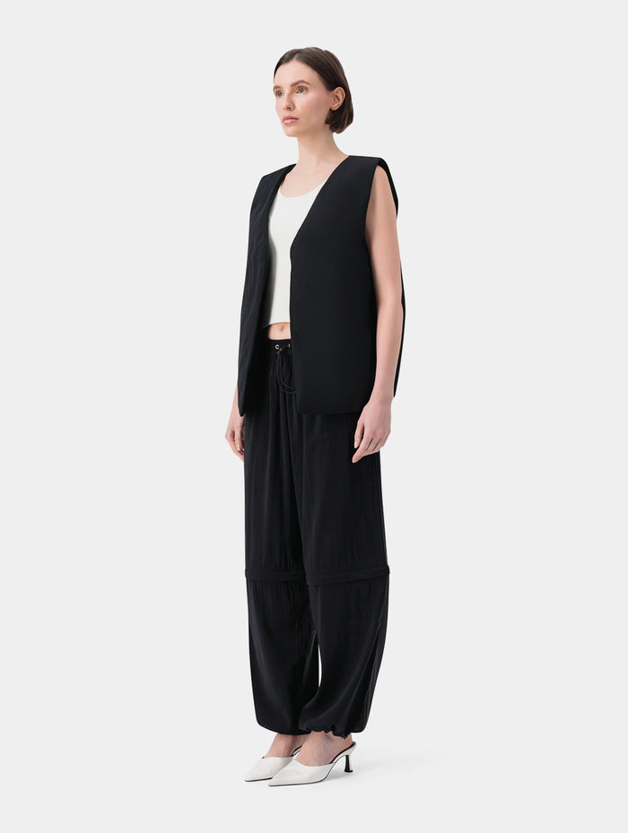 VEST - BLACK.