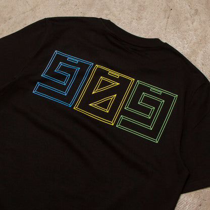 909 Colour Horizontal Back Print - Tshirt - Black