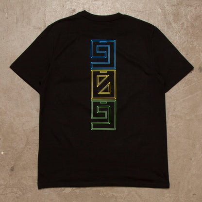 909 Colour Vertical Back Print - Tshirt - Black
