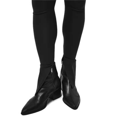 Classic leggings in black fabric featuring Eighteen Eighty-Six logo patch sewn at Elastic waistband. Open at ankle cuffs.