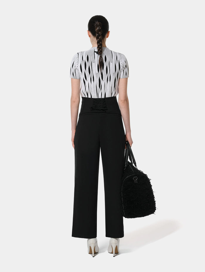 FITTED TEXTURED TOP- BLACK & WHITE