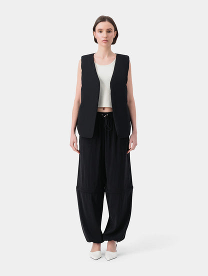 VEST - BLACK.